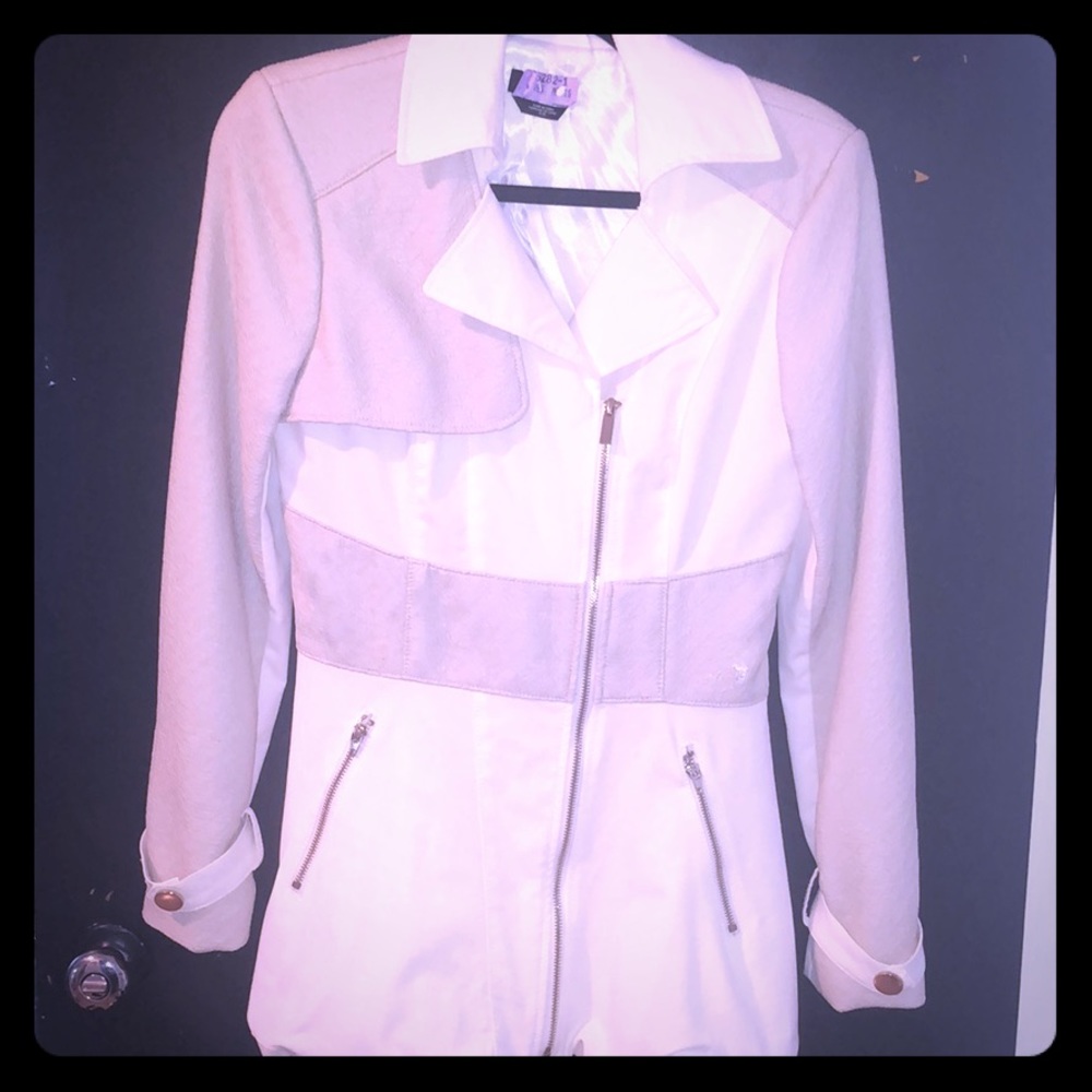 Bebe cream jacket with gold zippers